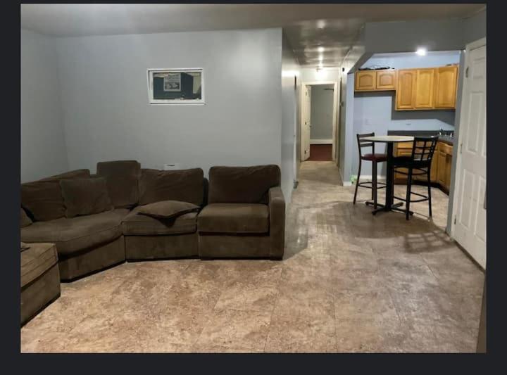 Room In A Beach House With King Size Bed In A Landlord Hosted Three Bedroom Apartment Nowy Jork Zewnętrze zdjęcie